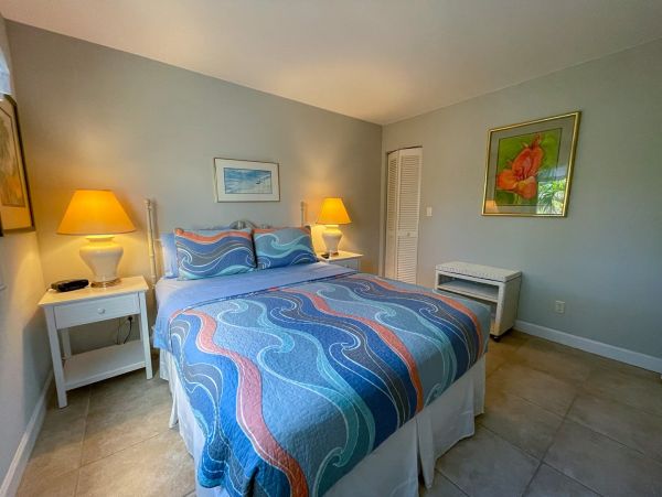 Beachfront Marco Island Condo: Steps to Sand & Pool