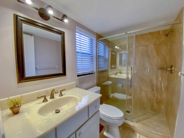 Beachfront Marco Island Condo: Steps to Sand & Pool