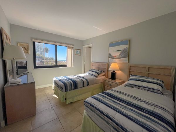 Beachfront Marco Island Condo: Steps to Sand & Pool