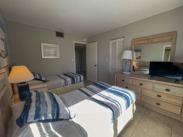 Beachfront Marco Island Condo: Steps to Sand & Pool