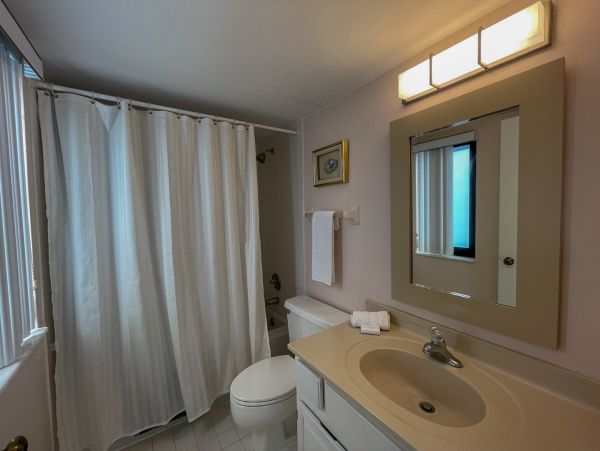 Beachfront Marco Island Condo: Steps to Sand & Pool