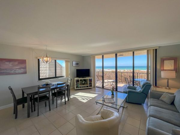 Beachfront Marco Island Condo: Steps to Sand & Pool