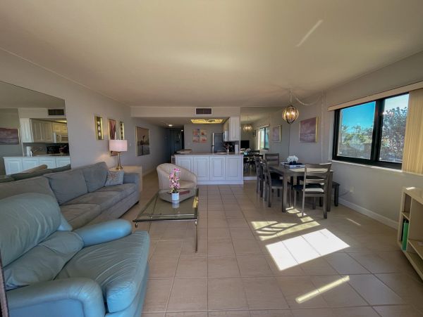 Beachfront Marco Island Condo: Steps to Sand & Pool