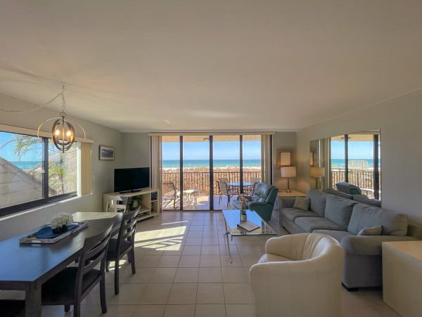 Beachfront Marco Island Condo: Steps to Sand & Pool