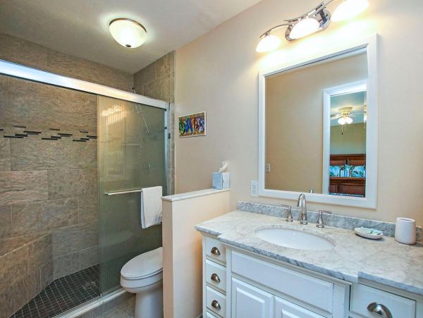 Cozy 2 Bedroom Townhouse Sleeps 6 Guests