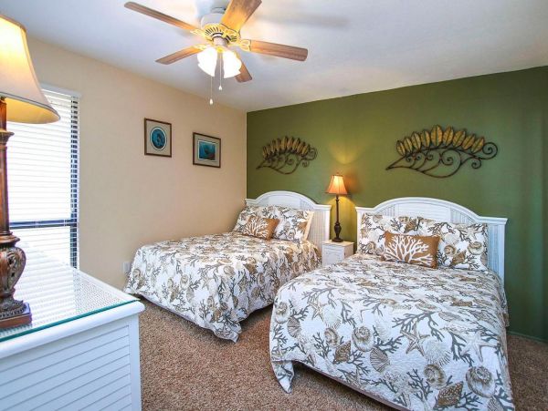 Cozy 2 Bedroom Townhouse Sleeps 6 Guests