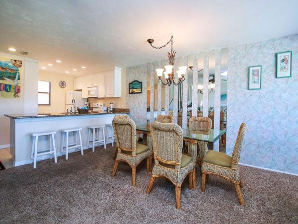 Cozy 2 Bedroom Townhouse Sleeps 6 Guests