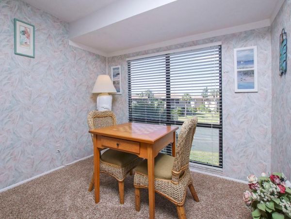 Cozy 2 Bedroom Townhouse Sleeps 6 Guests
