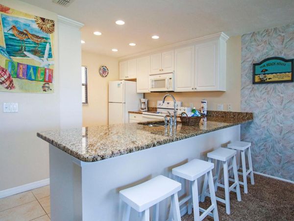 Cozy 2 Bedroom Townhouse Sleeps 6 Guests