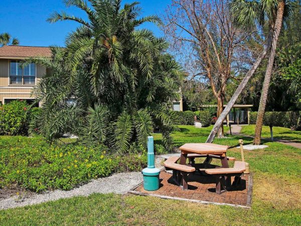 Cozy 2 Bedroom Townhouse Sleeps 6 Guests