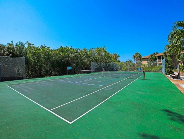 Cozy 2 Bedroom Townhouse Sleeps 6 Guests