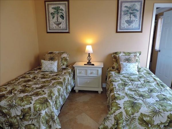 Lovely Condo in Marco Island Sleeps 6 Guests