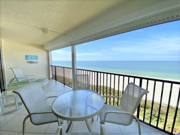 Beachfront Two Bedroom Vacation Condo Sleeps 4