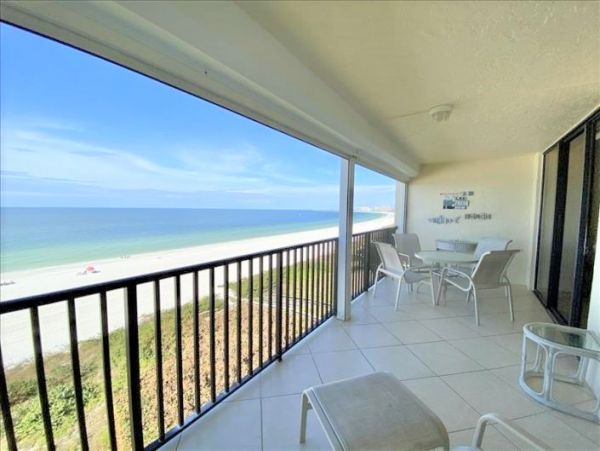 Beachfront Two Bedroom Vacation Condo Sleeps 4