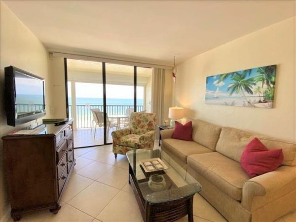 Beachfront Two Bedroom Vacation Condo Sleeps 4