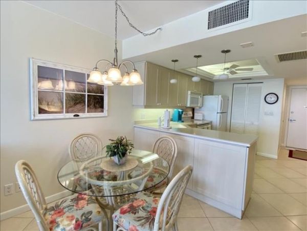 Beachfront Two Bedroom Vacation Condo Sleeps 4