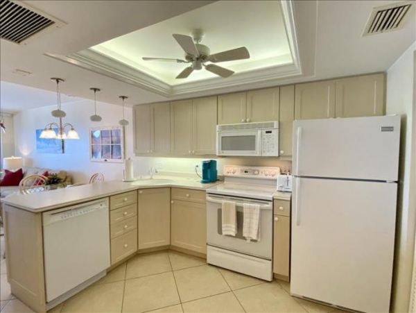 Beachfront Two Bedroom Vacation Condo Sleeps 4
