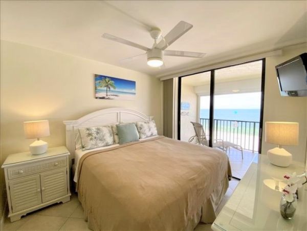 Beachfront Two Bedroom Vacation Condo Sleeps 4