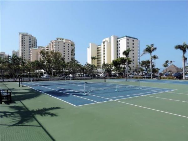 Beachfront Two Bedroom Vacation Condo Sleeps 4