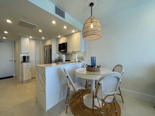 Marco Island 2 Bedroom Beachfront Condo Sweeping Gulf Views