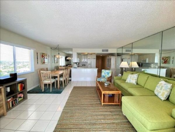 2 Bedroom Vacation Condo in Marco Island with Ocean Views