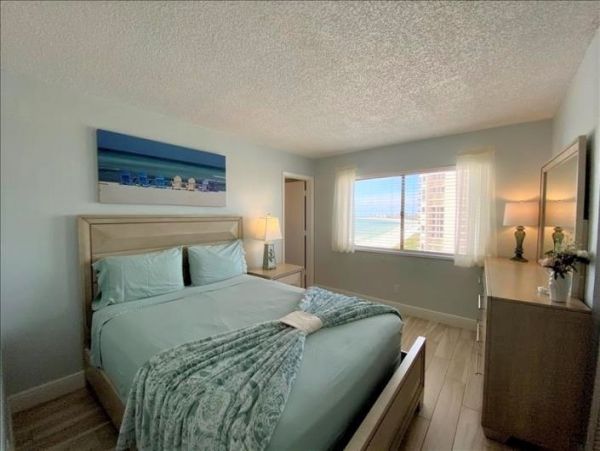 2 Bedroom Vacation Condo in Marco Island with Ocean Views
