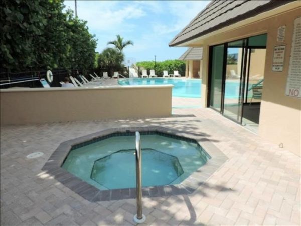 2 Bedroom Vacation Condo in Marco Island with Ocean Views