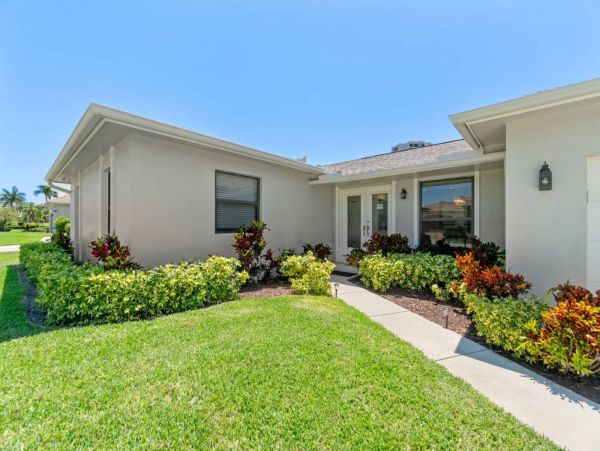 Walk to Beach Two Bedroom Vacation Rental in Marco Island