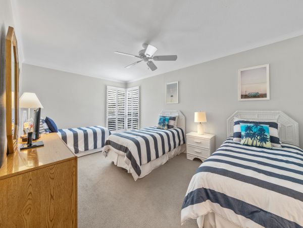 Beautiful Sanibel Vacation Condo Walk to Beach