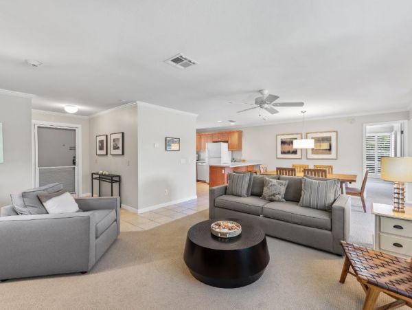 Beautiful Sanibel Vacation Condo Walk to Beach