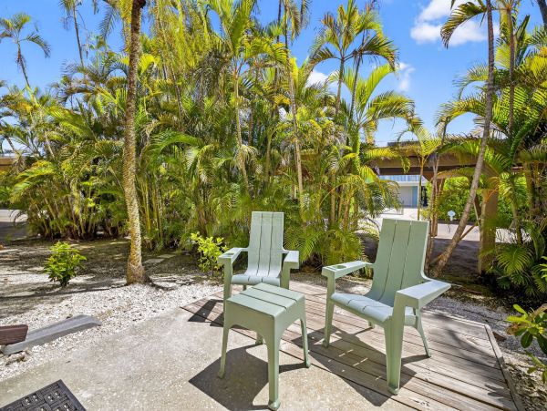 Sanibel Island Vacation Rental  Upgraded Condo with Pool & Beach Access