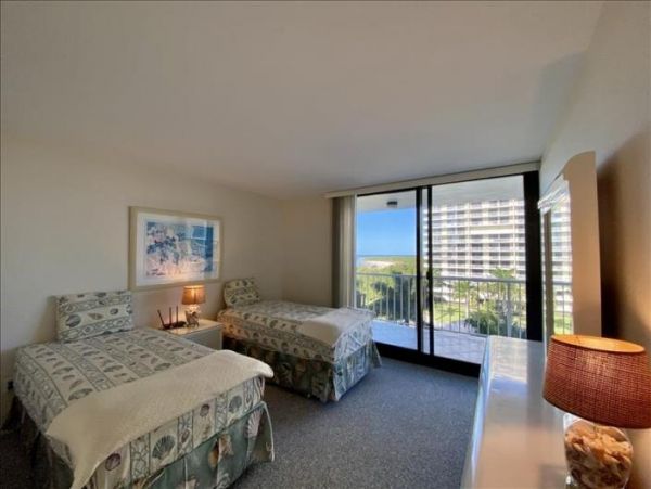 Marco Island Updated Condo Northwest View