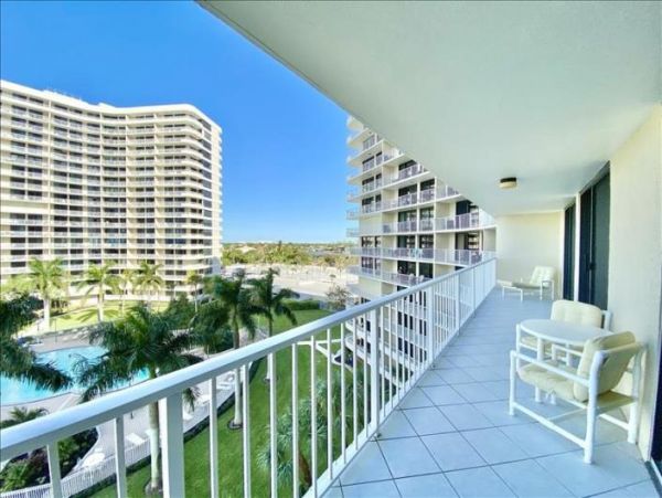 Marco Island Updated Condo Northwest View