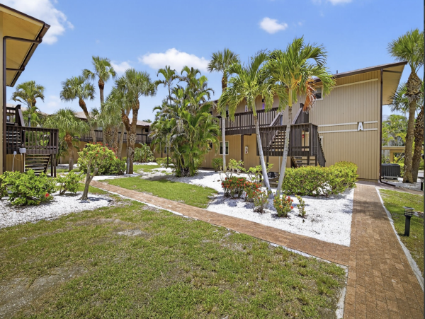 Sanibel Three Bedroom Walk to Beach Vacation Condo