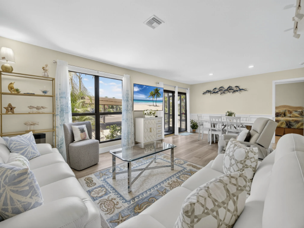 Sanibel Three Bedroom Walk to Beach Vacation Condo