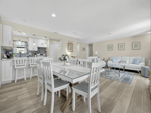 Sanibel Three Bedroom Walk to Beach Vacation Condo