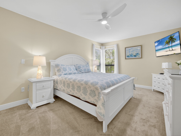 Sanibel Three Bedroom Walk to Beach Vacation Condo