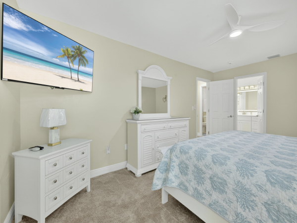 Sanibel Three Bedroom Walk to Beach Vacation Condo