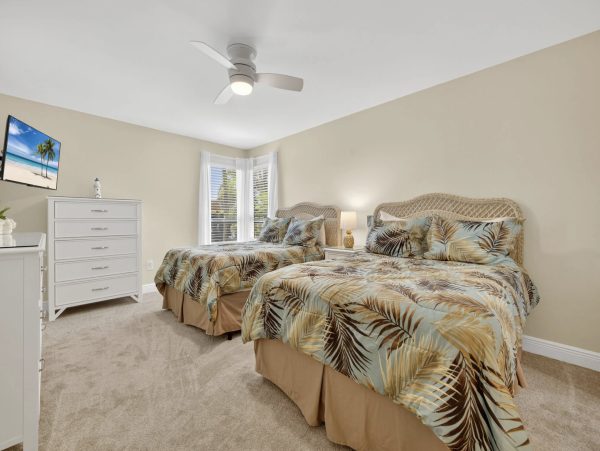 Sanibel Three Bedroom Walk to Beach Vacation Condo