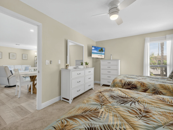 Sanibel Three Bedroom Walk to Beach Vacation Condo