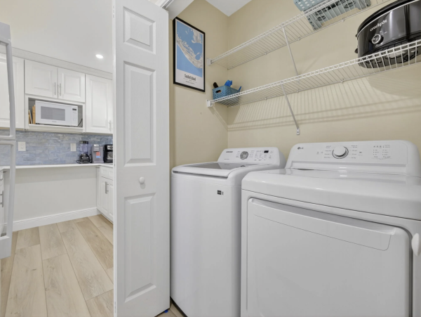 Sanibel Three Bedroom Walk to Beach Vacation Condo