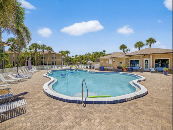 Sanibel Three Bedroom Walk to Beach Vacation Condo