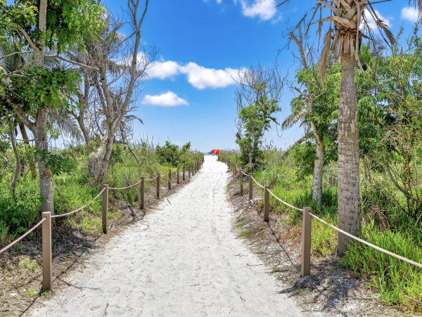 Sanibel Three Bedroom Walk to Beach Vacation Condo