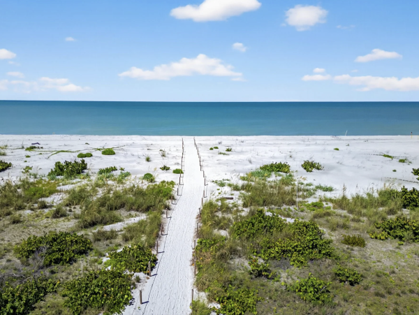 Sanibel Three Bedroom Walk to Beach Vacation Condo