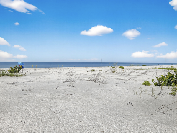 Sanibel Three Bedroom Walk to Beach Vacation Condo