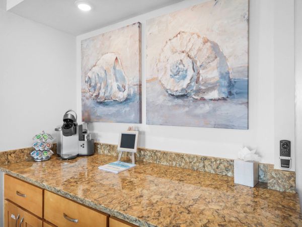 Luxurious Beachfront Penthouse on Marco Island - Your Tropical Escape