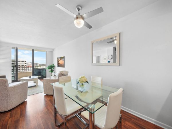 Luxurious Beachfront Penthouse on Marco Island - Your Tropical Escape