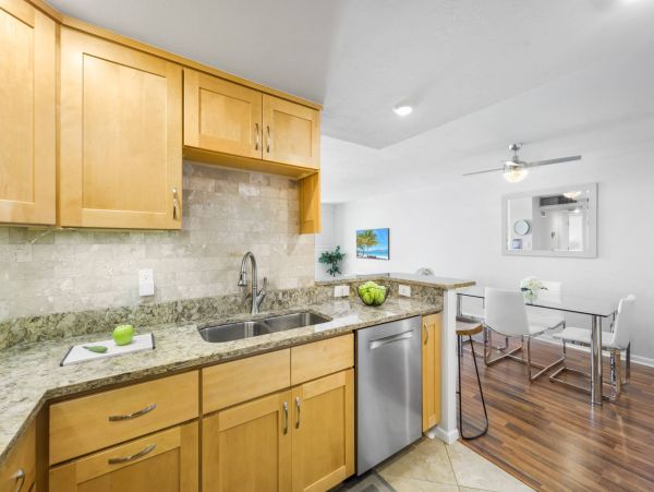 Luxurious Beachfront Penthouse on Marco Island - Your Tropical Escape