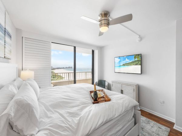 Luxurious Beachfront Penthouse on Marco Island - Your Tropical Escape