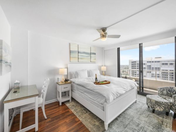 Luxurious Beachfront Penthouse on Marco Island - Your Tropical Escape